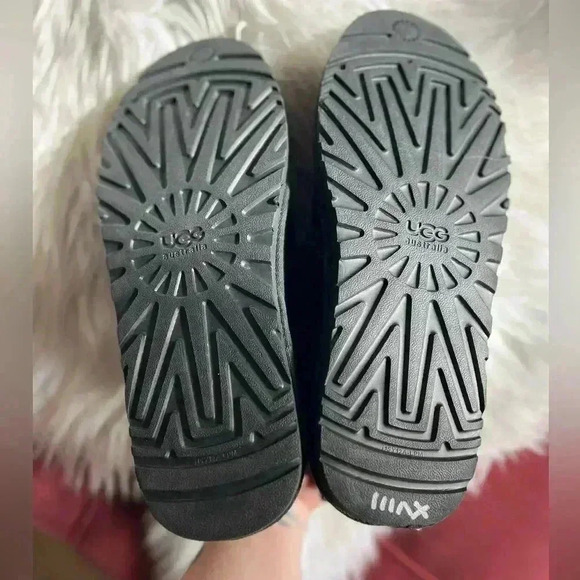 UGG Neumel Suede Wool Chukka Ankle Boots - Black, Size 12 (M) Men’s Winter Warm - Picture 7 of 11